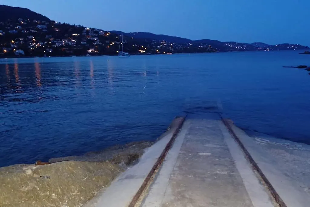 A Few Steps From The Beach, Very Comfortable Le Lavandou Apartment