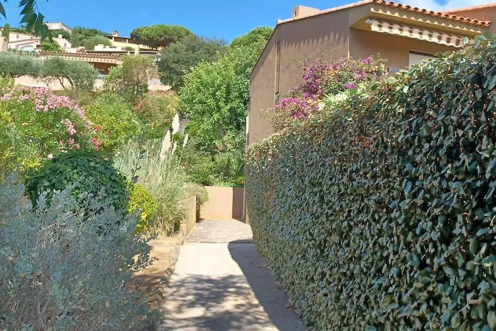 A Few Steps From The Beach, Very Comfortable Le Lavandou